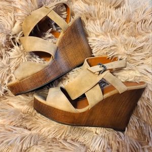 INDIGO rd. tan/toupe strappy wedges